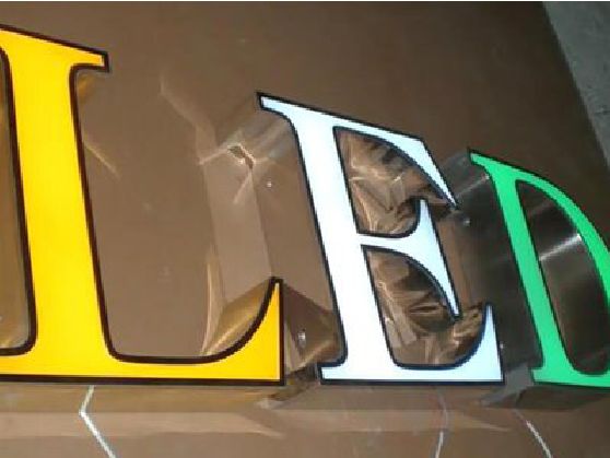 宁德介绍LED招牌的基础知识。